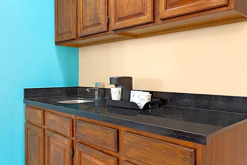 Howard Johnson by Wyndham Waterloo/Cedar Falls