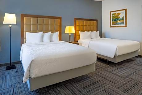 2 Queen Beds Deluxe Non-Smoking