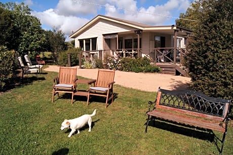 Emerald Hills Cottage