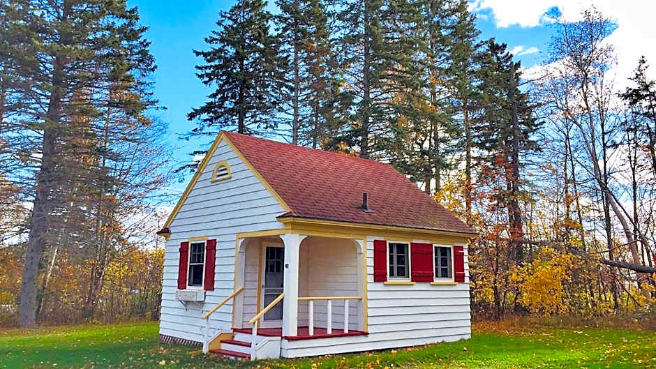 Green Gables Bungalow Court