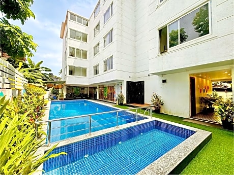 HUE GUH The Porto Candolim