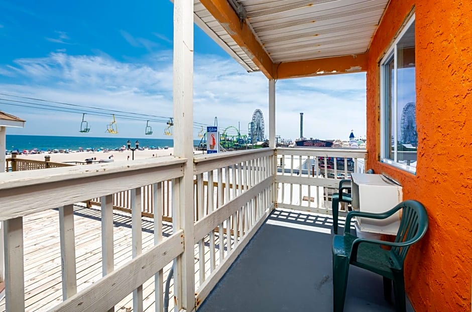 Boardwalk Hotel Charlee & Apartments Beach Hotel Oceanfront