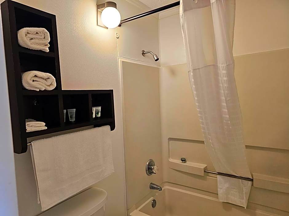 Astoria Hotel West