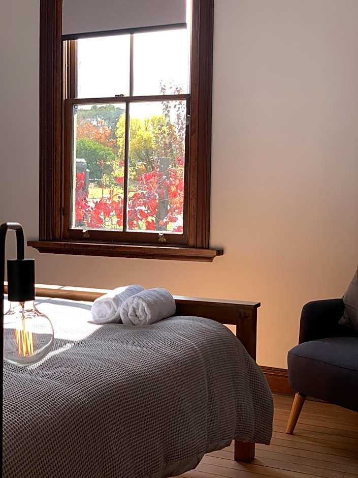 On Chapel St, The Royal Hotel Dalton