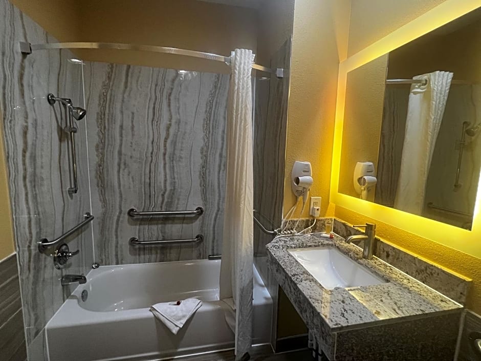 Super 8 by Wyndham Pasadena