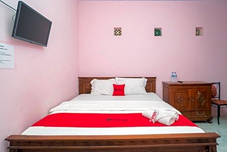 RedDoorz Syariah near Batu Night Spectacular 3