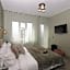 Happy Inn Rooms & Suites