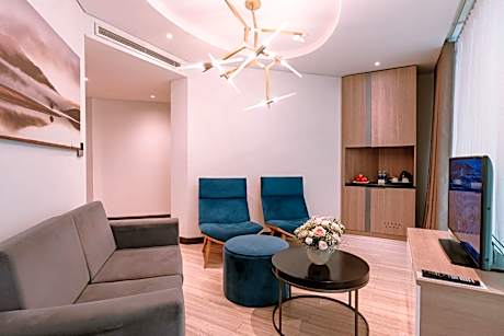 Family Room with Balcony with Free Herbal Foot Bath 15 mins