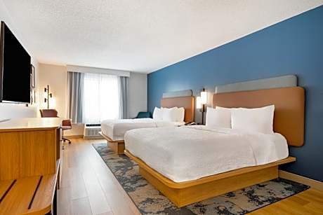 2 Queen Beds Nonsmoking