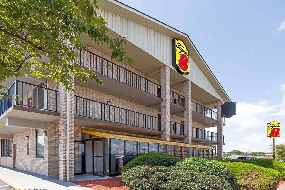 Super 8 by Wyndham Manassas