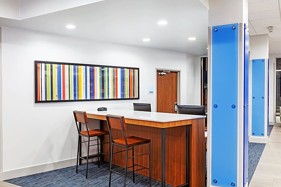 Holiday Inn Express & Suites Coffeyville By IHG