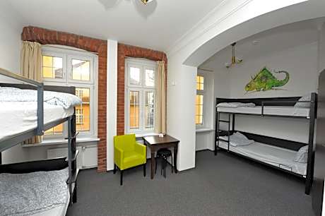 Bed in 5-Bed Mixed Dormitory Room with Bathroom