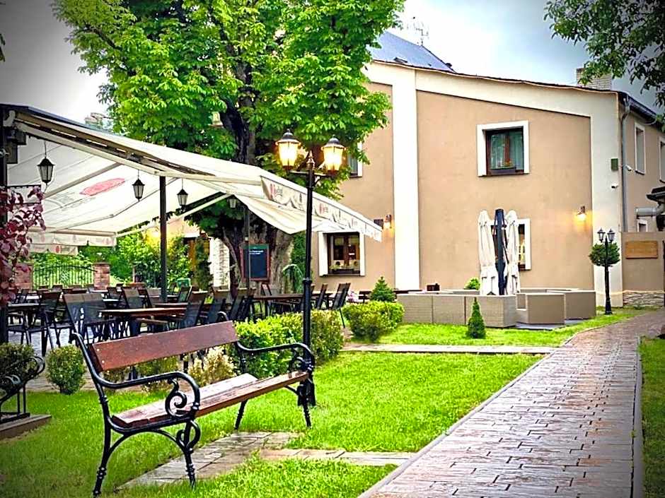 Hotel & Restaurant Pod Kaštany