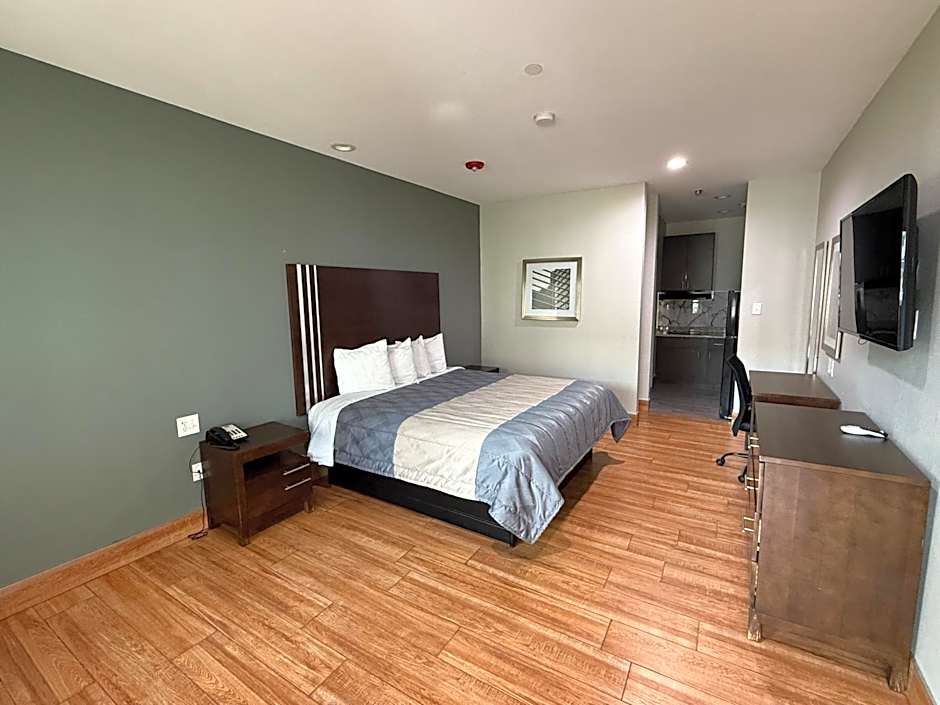 Scottish Inn & Suites - IAH Airport