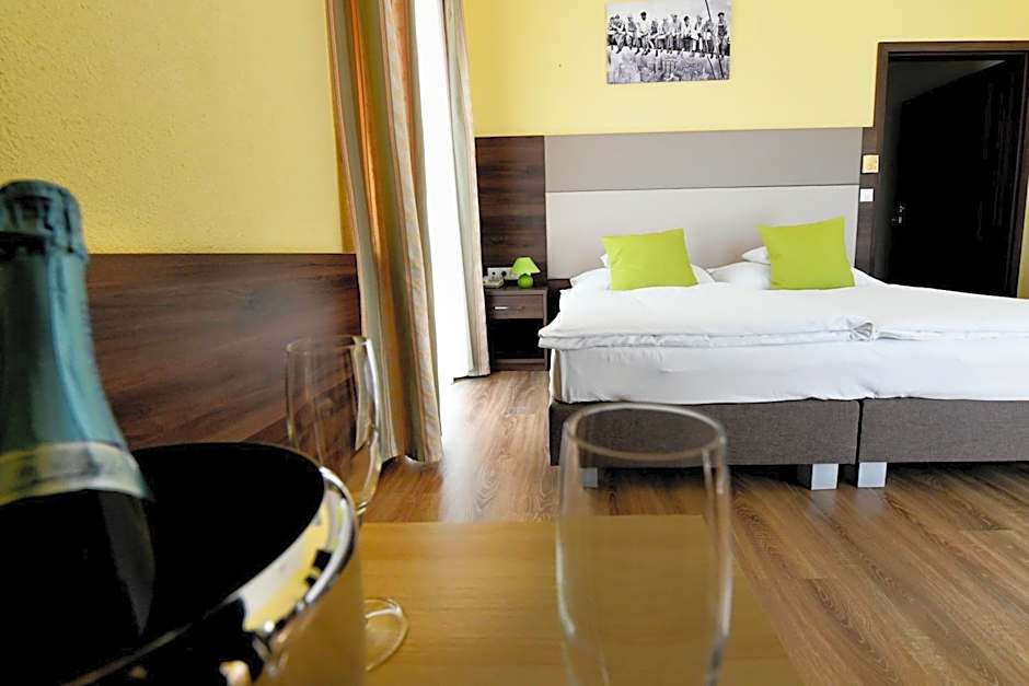 Jade Hotel-Ezüsthíd Hotel