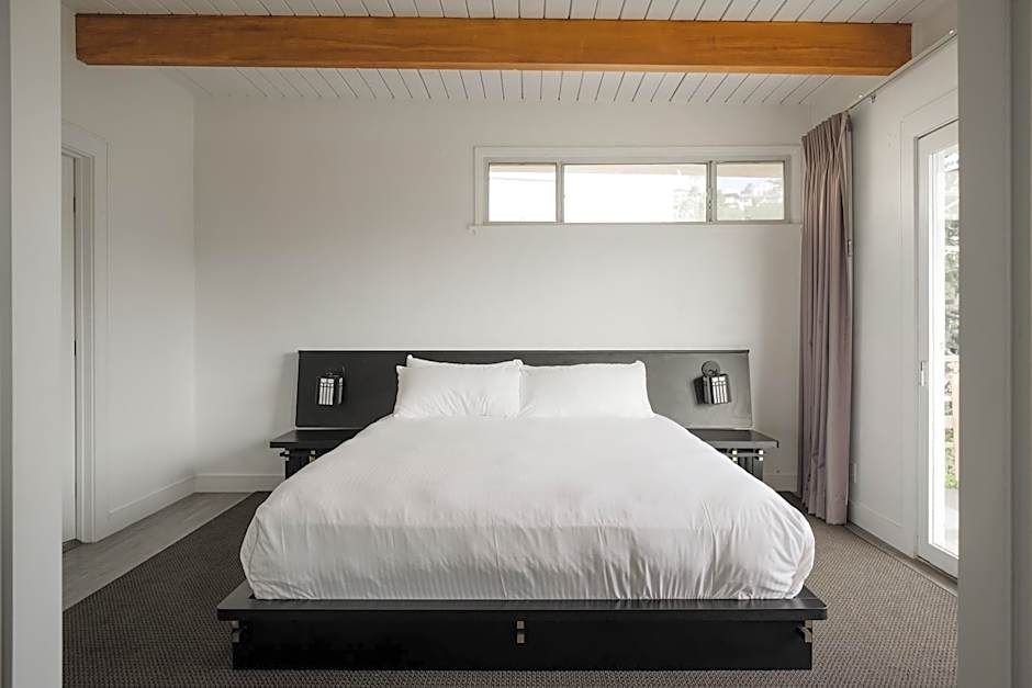 Hollywood Hills Hotel