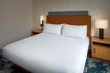 King Room with King Bed - Non-Smoking