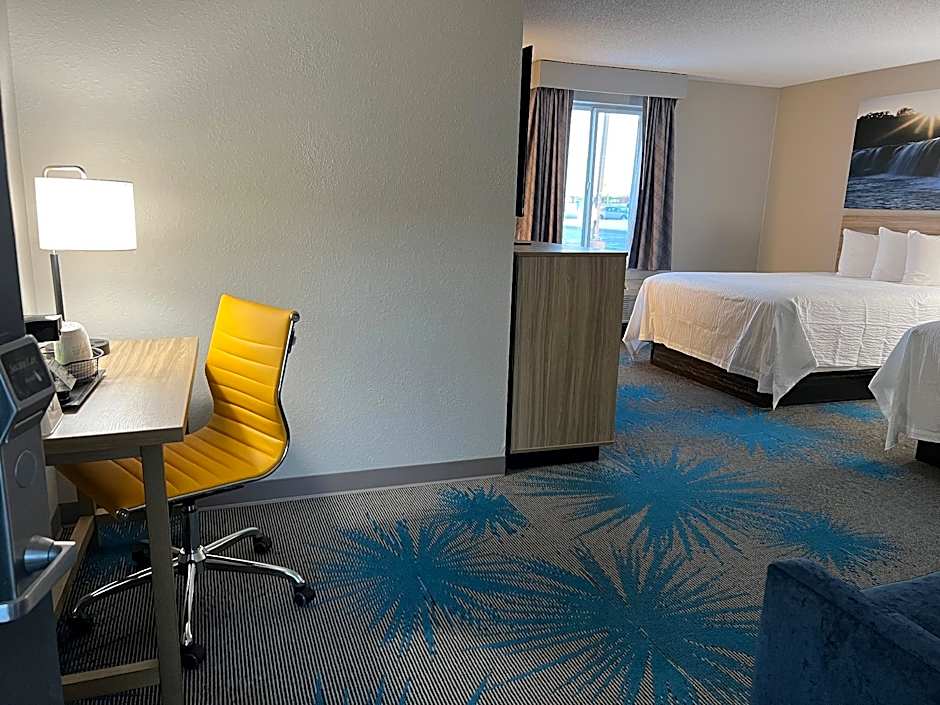 Days Inn by Wyndham Jamestown