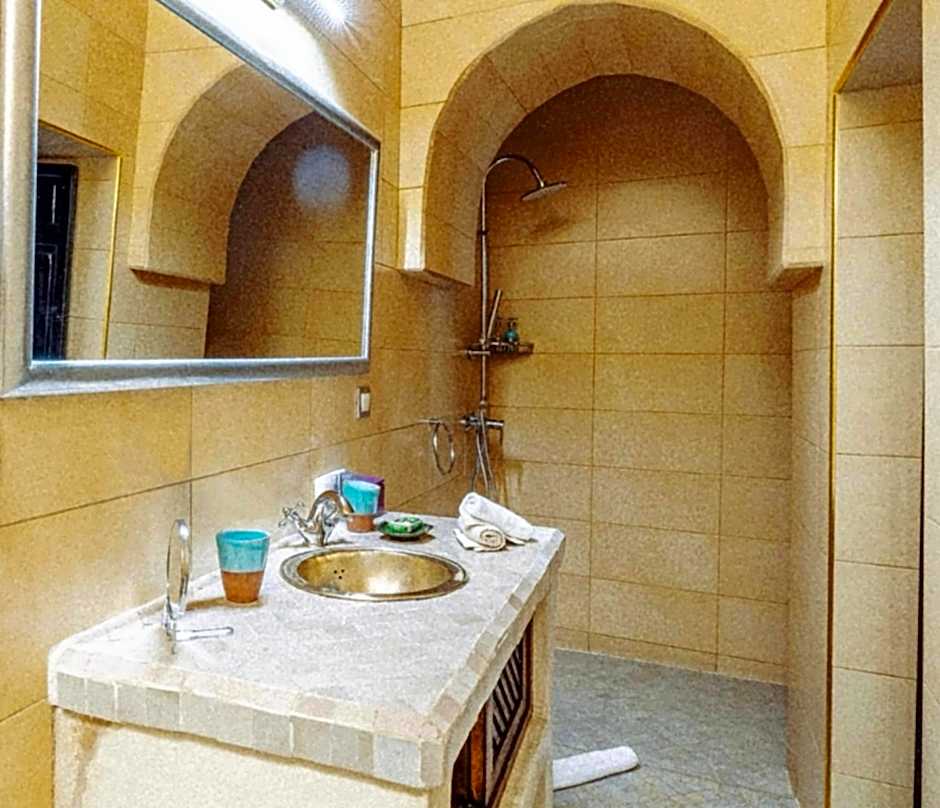 Riad ABBASSIA Marrakech Première - Authentic Medina Experience