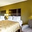 La Casa Inn & Suites-Middleboro
