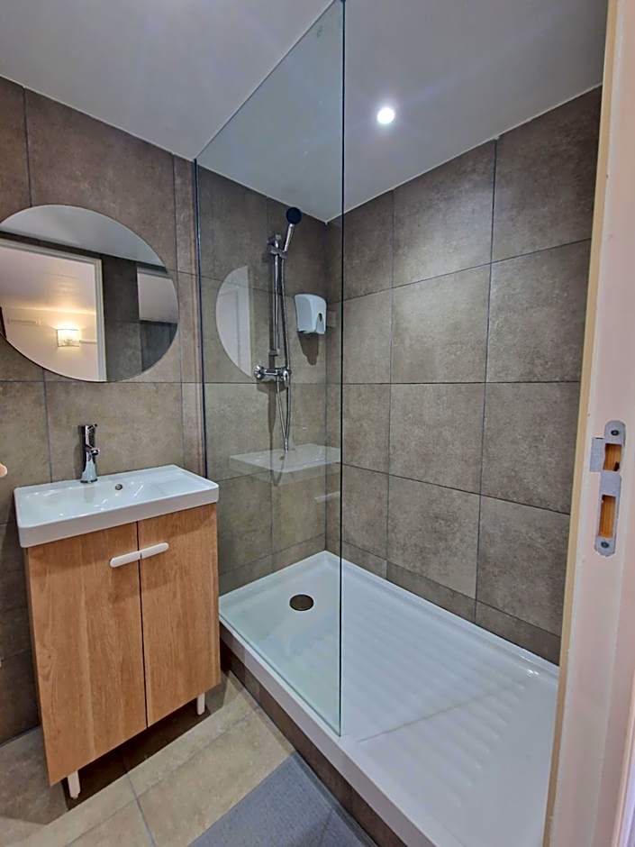 Fasthotel Roissy - Saint-Witz