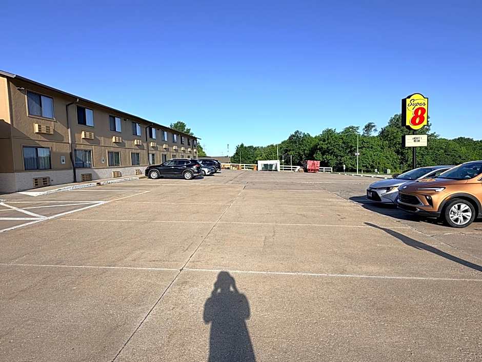Super 8 by Wyndham Macomb