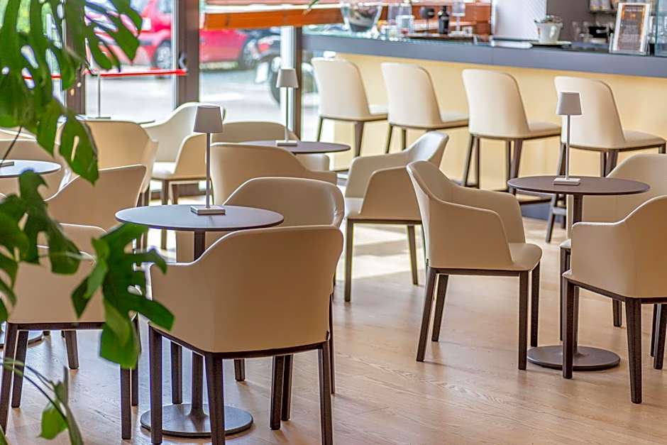 NEW IPOINT HOTEL