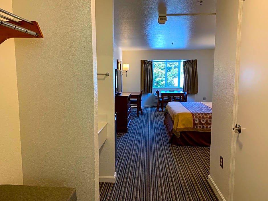 Airport Inn