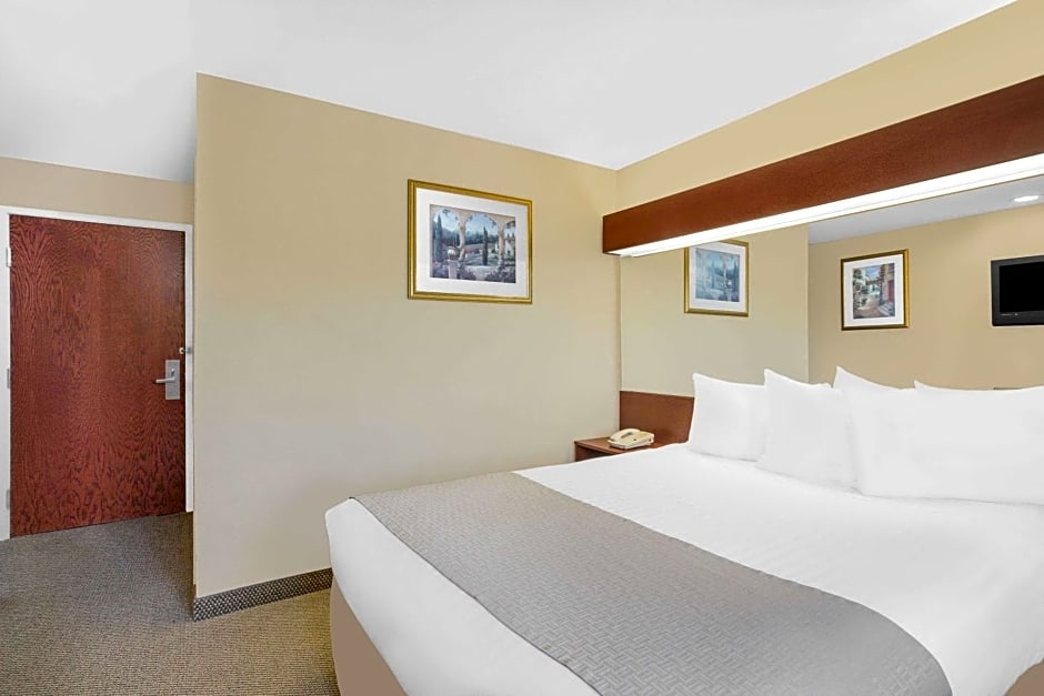 Microtel by Wyndham Bentonville