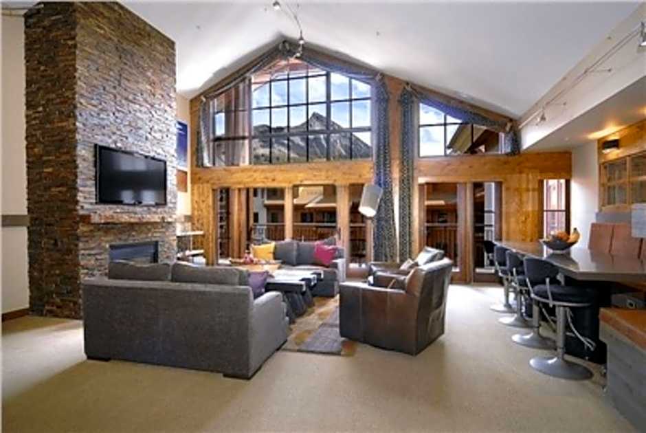 The Lodge at Mountaineer Square, A Vail Resorts Property