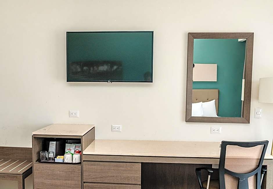 HAMPTON INN BY HILTON CELAYA