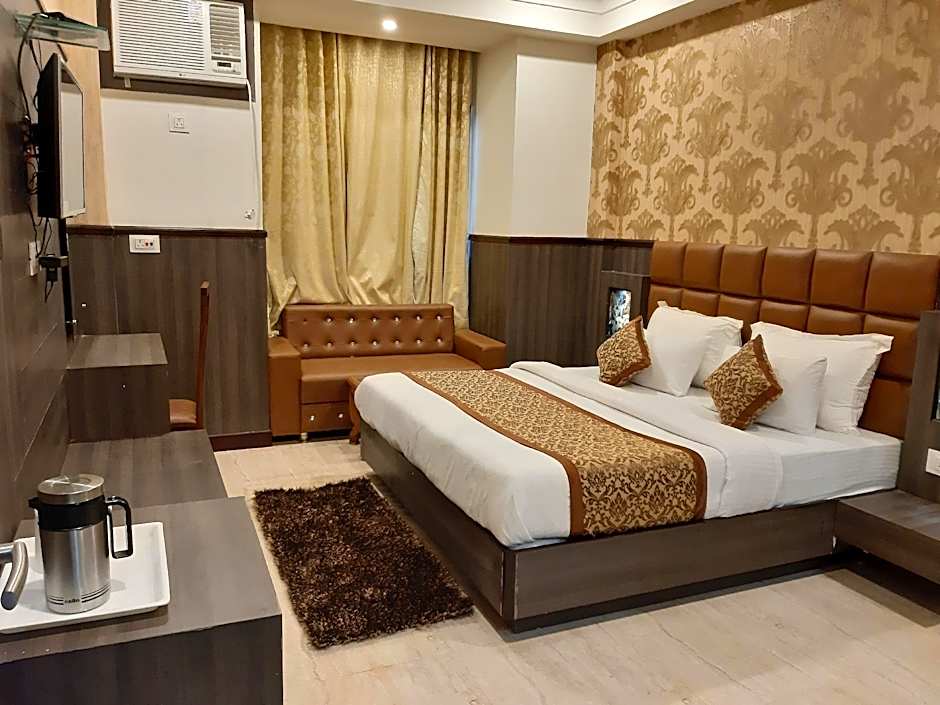 Hotel Chintpurni International