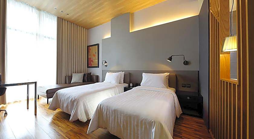 Midori Clark Hotel And Casino