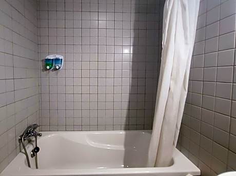 Twin Room with Private Bathroom