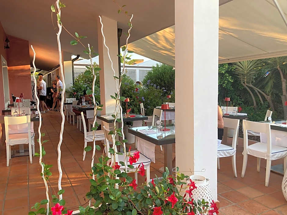 Cala Rosa Club Hotel