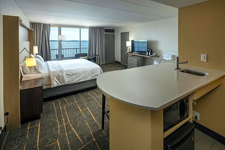 Holiday Inn Detroit Lakes, an IHG Hotel