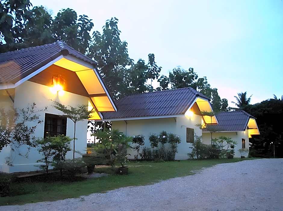 Suanlamyai Resort