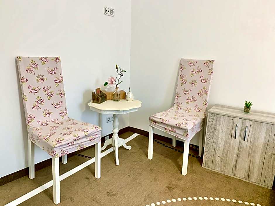 New Hostel Berlin Mitte FREE SNACK hot tea and coffee