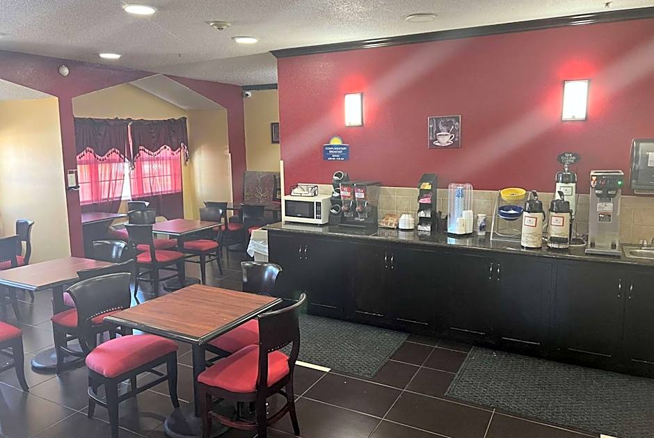 Days Inn & Suites by Wyndham Hutchinson
