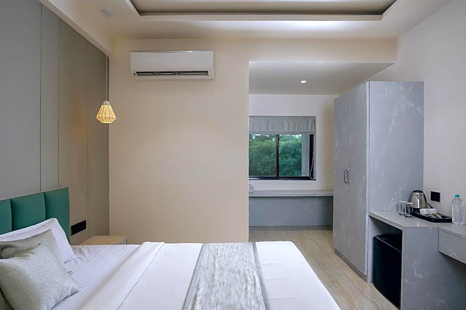 The Grand Neelam Hotel