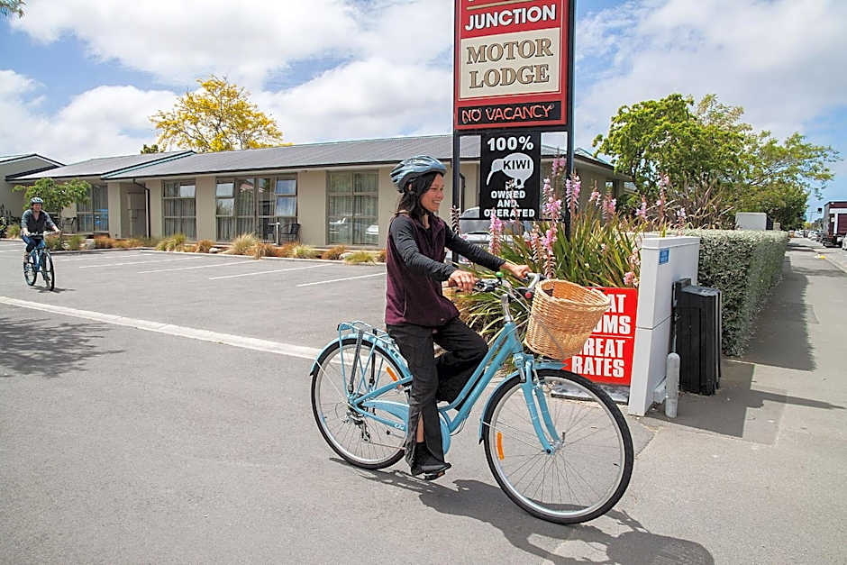 TOWER JUNCTION MOTOR LODGE- Motel with Airport and Railway Station Transport Service