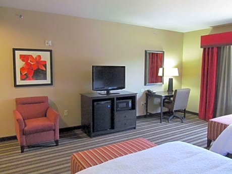 2 Queens Hearing Accessible Nonsmoking