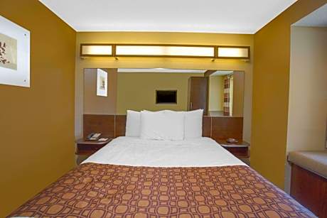 Queen Room - Mobility Access/Non-Smoking