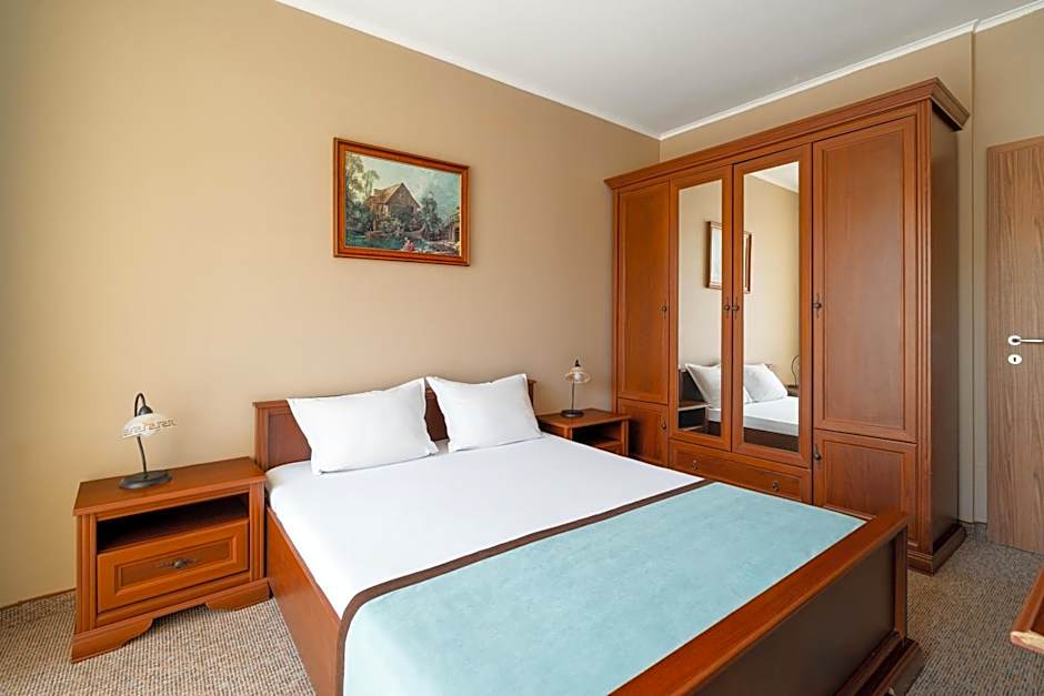 Photo 1 of 8 of One-Bedroom Apartment City View