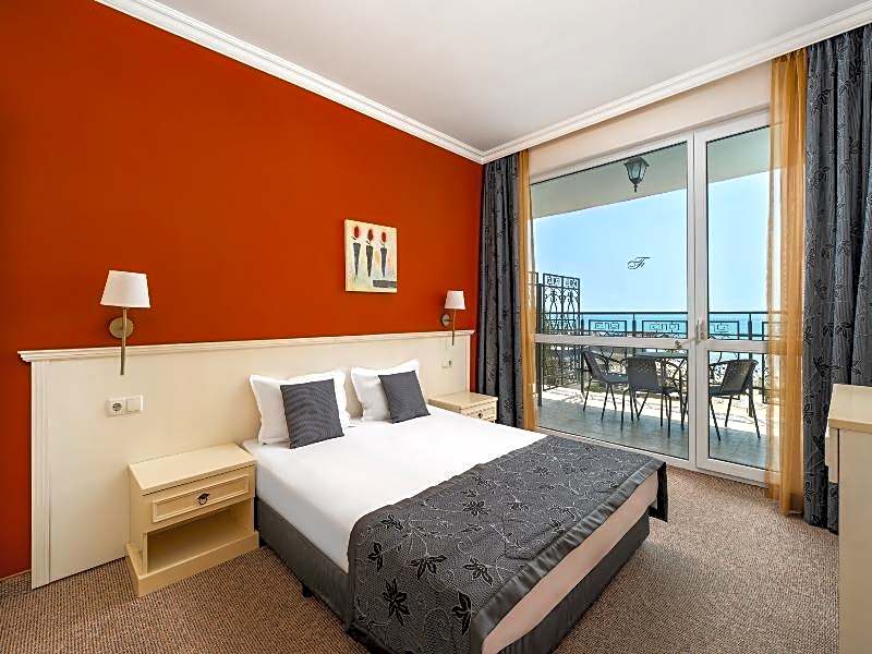 Photo 1 of 9 of Suite Sea