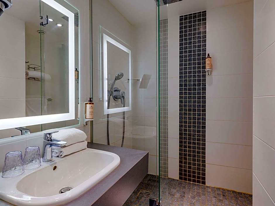 Hotel Mercure Lyon L Isle D Abeau