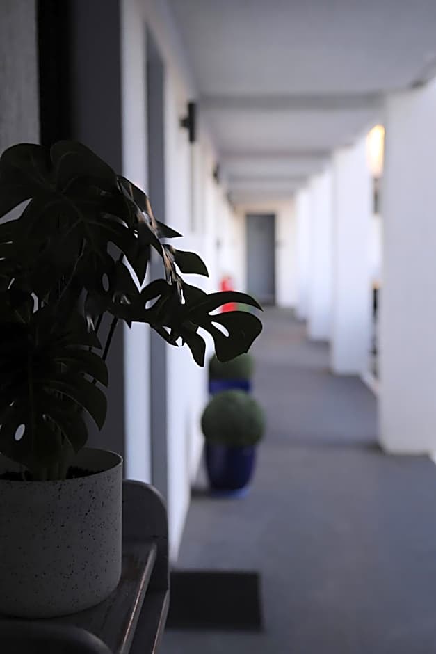 Zorba Waterfront Motel