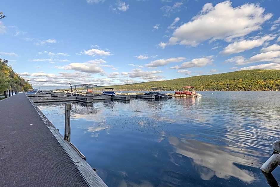 Canandaigua Lake Retreat with view and private beach access, foliage, hike, and Ski