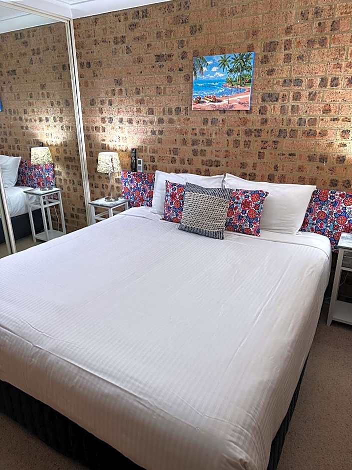 Avaleen Lodge Motor Inn