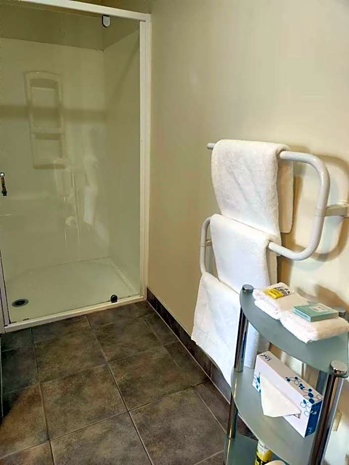 Landmark Manor Motel